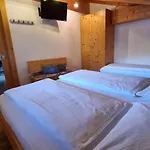 瓦尔德尔豪夫公寓
